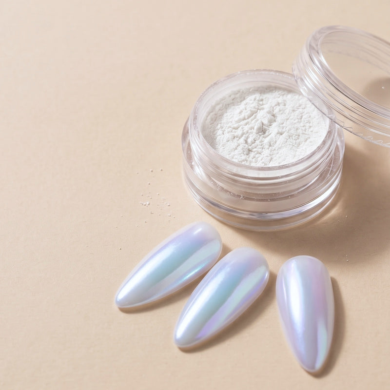 SOLVÉ Pearl Glaze 02 inci tozu, Lila Sedef — kavanoz ve uygulanmış tırnaklar